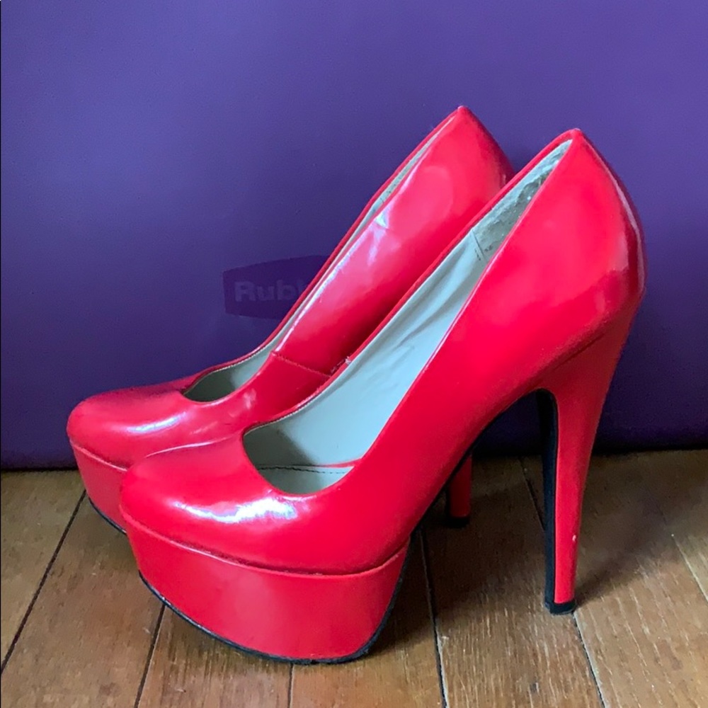 CUPID RED PATTEN HEELS - WOMENS SIZE 7